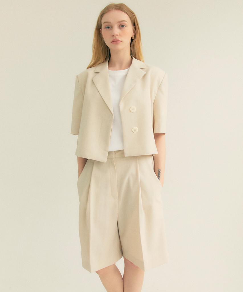 THEFRHT Two-Button Single-Pleat Bermuda Shorts Ivory