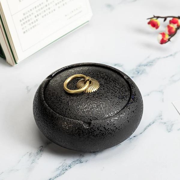 Ashtray creative personality trend anti-fly ash ins wind home living room atmospheric ash with cover cute girl