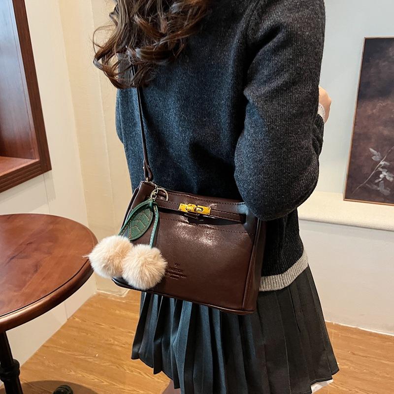 Vintage Maillard Armpit Bag Women's 2025 Autumn and Winter New Fashion Literary Small Square Bag Niche Simple Shoulder Women's Bag
