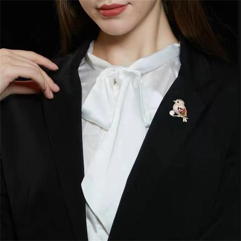 Luxury Colorful Cubic Zircon Bird Brooch Gold Color Animal Copper Brooch Women Weddings Banquet Lapel Pins Gifts
