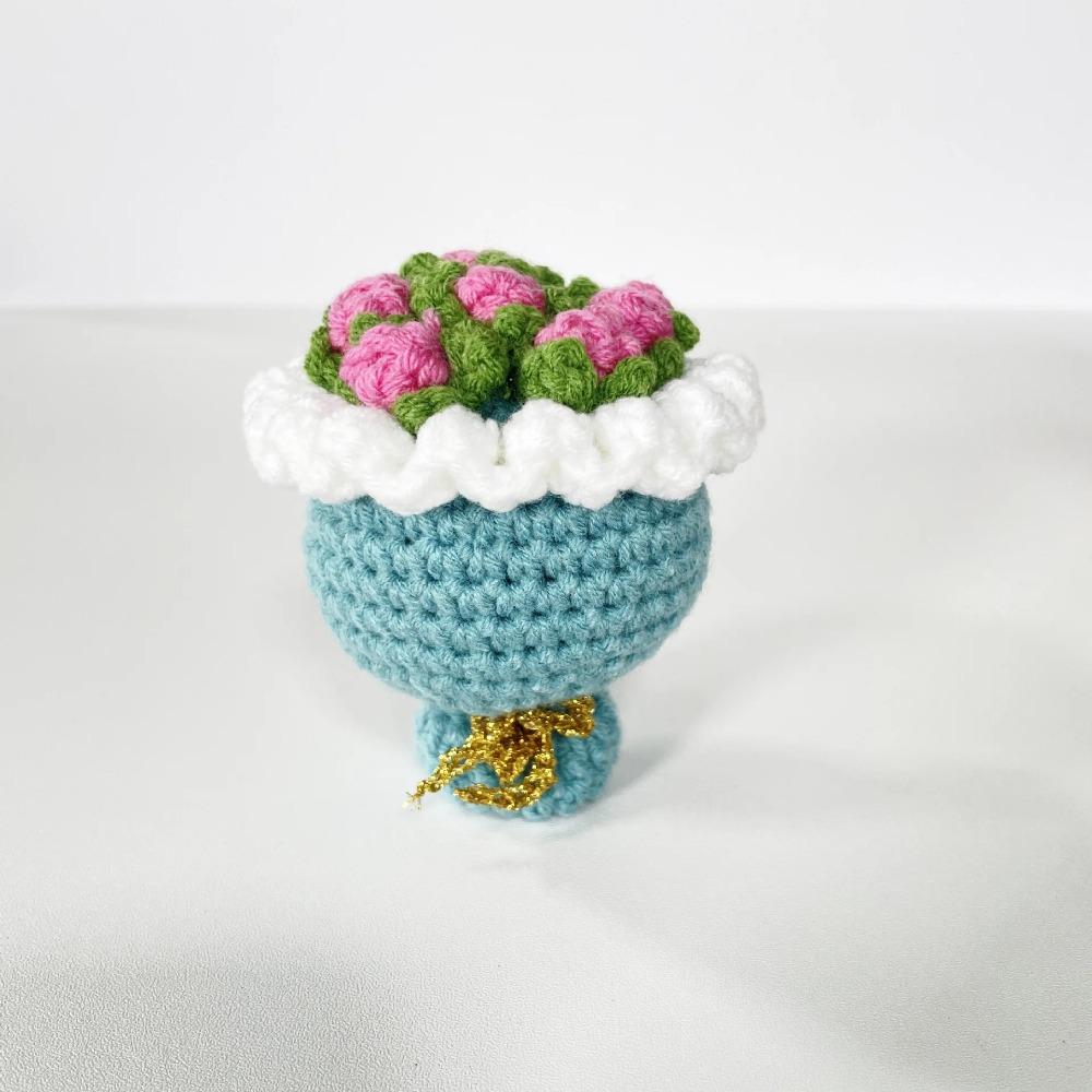 Mini Crochet Holding Flower Bouquet Ornament Valentine's Day Gift Party Decor Handmade Knitted Flowers Bouquet Home Room Decor