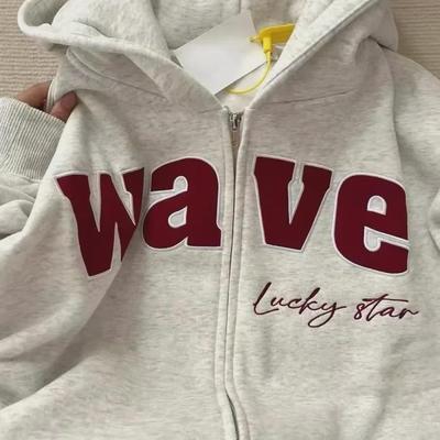 "Sweat à capuche oversize rétro pour femmes 2024 - Tendance automne/hiver avec lettrage brodé"