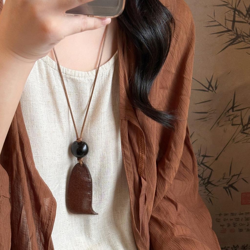 Wood chips irregular round square pendant necklace retro ethnic style collarbone chain design sense sweater chain women
