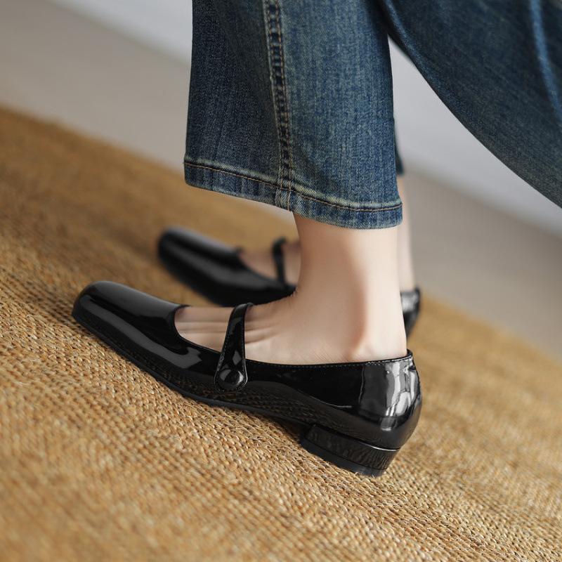 New Women's Leather Shoes Low-heeled Casual Flats Women's Rubber Soft-soled Black Women's Single Shoes Square Head Patent Leather Square Heel