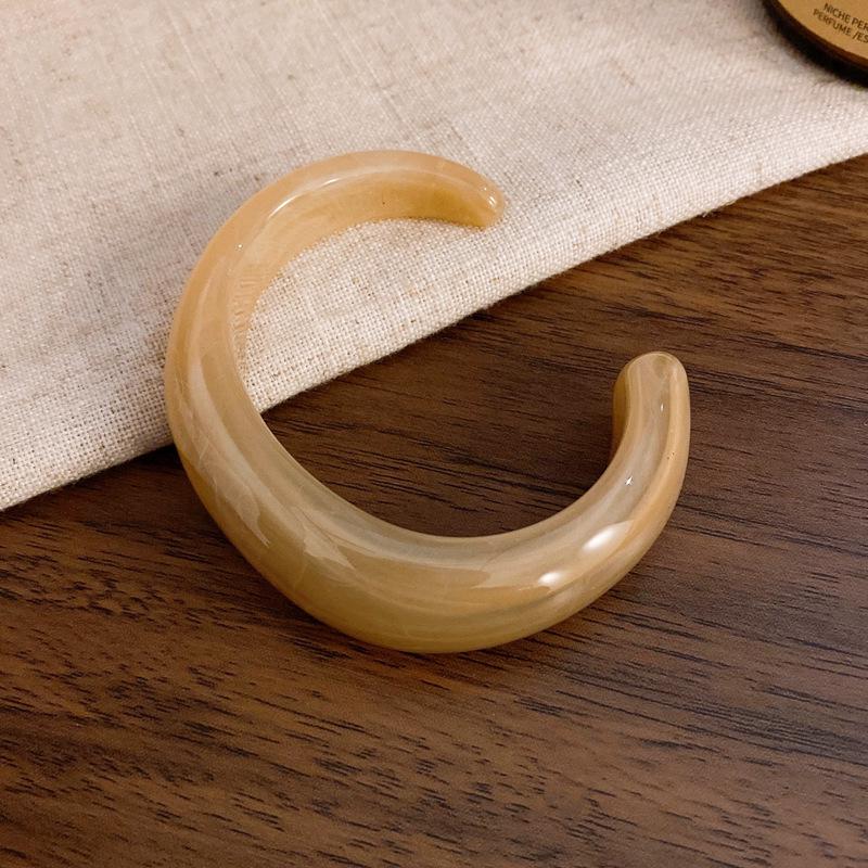 Luxuriöses europäisches & amerikanisches geometrisches offenes Acryl-Armreif-Armband