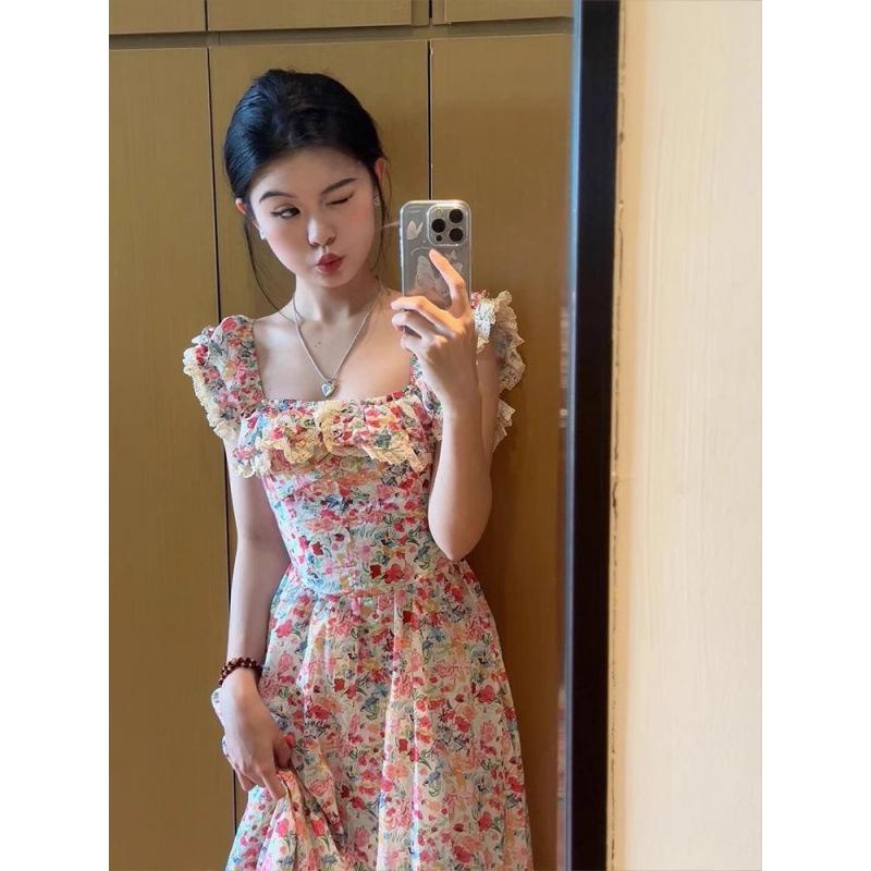Seaside vacation temperament dress, gentle and chic in summer, small flying sleeves, floral long dress, waist and thin
