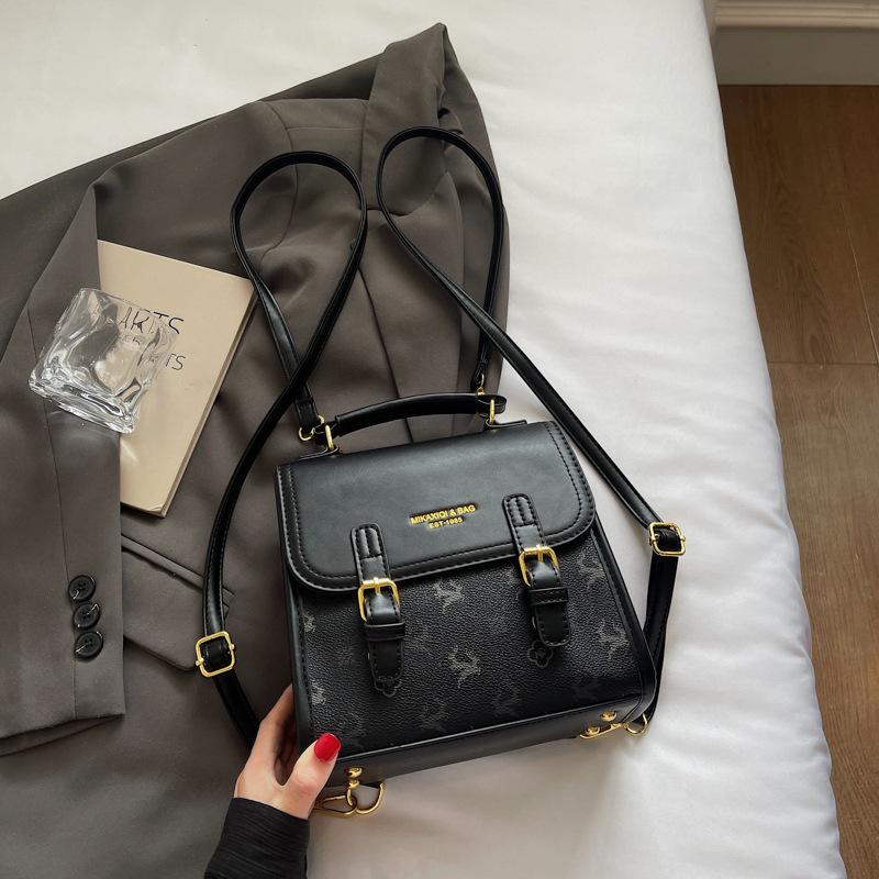 Retro Versatile Small Backpack Female New High-end Contrasting Color Backpack Cute Cartoon Bear Schoolbag