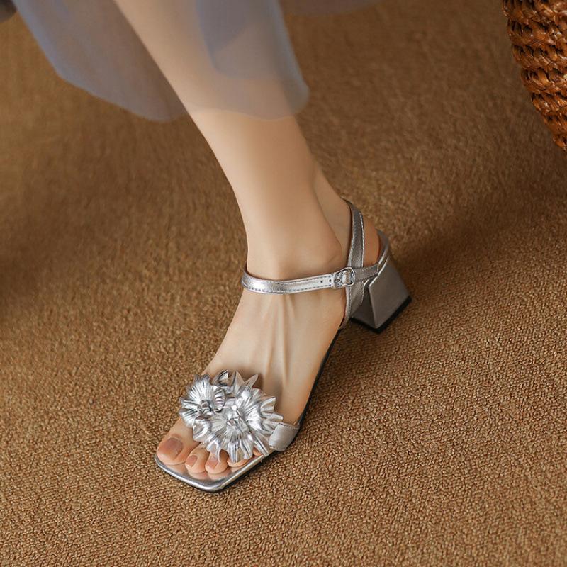 

Летние женские сандалии на среднем каблуке, размер, пряжка, повседневные, серебристые, резиновая мягкая подошва, женская обувь, новые сандалии с перемычкой, женские 39 серебряный