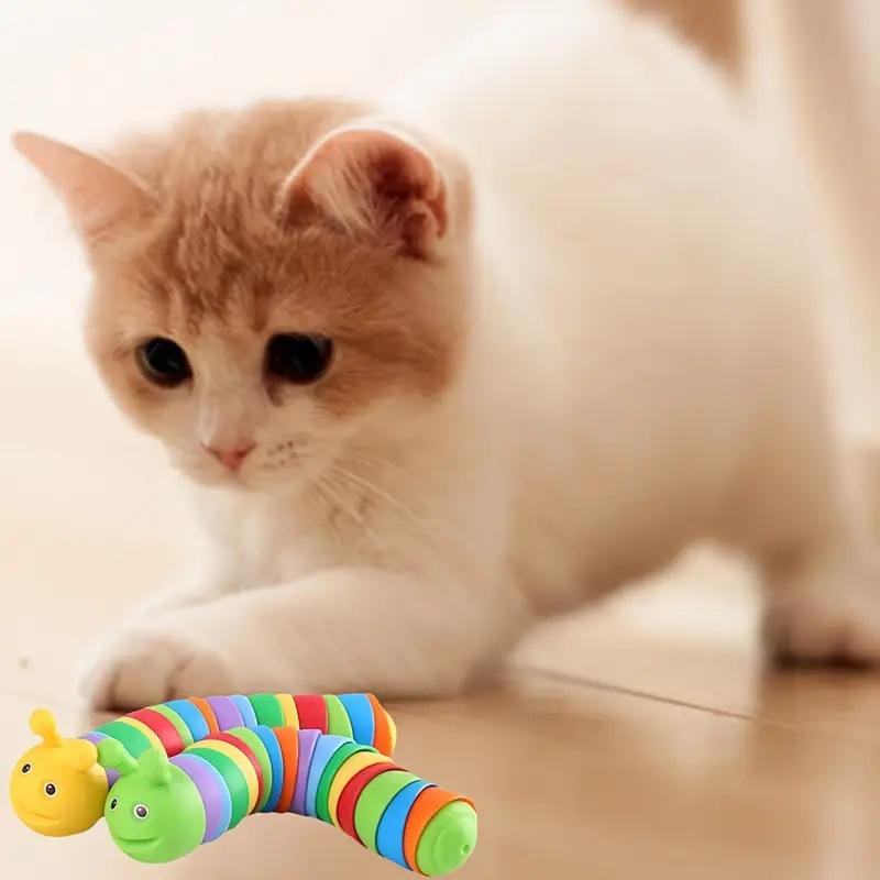 Interaktív mozgó hernyó macskajáték - Nincs szükség elemekre, Biztonságos műanyag, Véletlenszerű színek beltéri/kültéri játékhoz