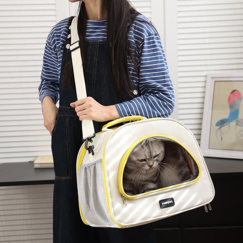 The new pet bag is breathable and convenient for travel. It is easy to fold and can be carried by hand or slung across the body