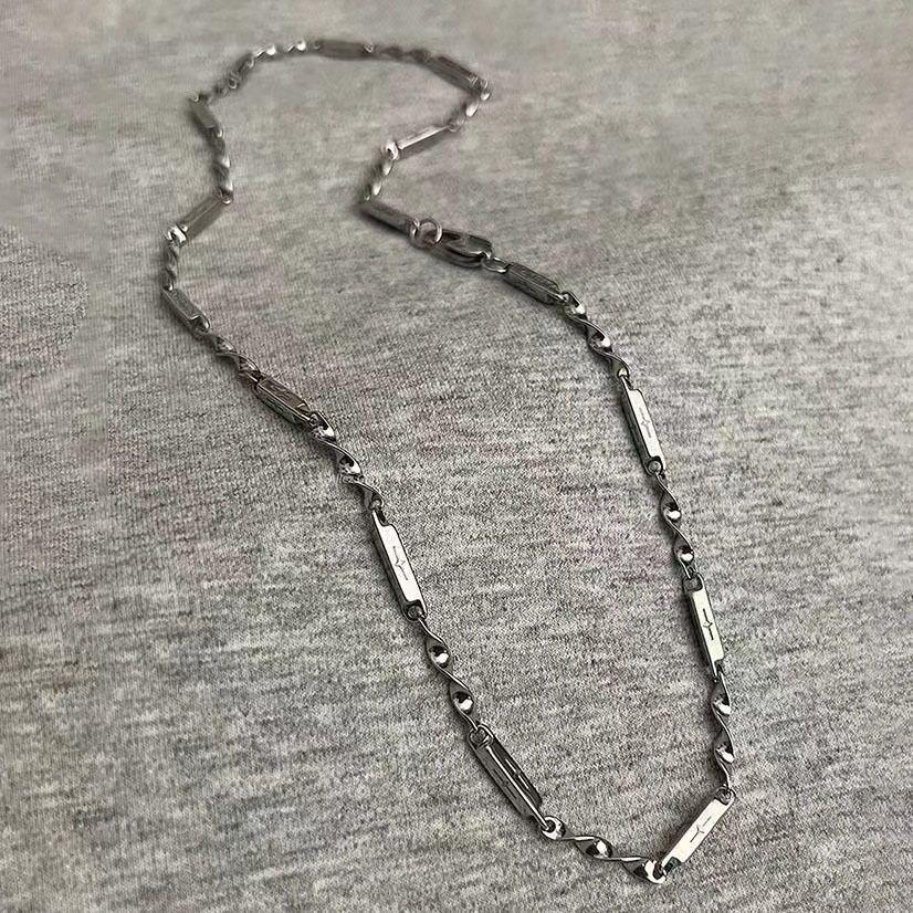 Elegant Pearl Necklace: Trendy, High-End Titanium Steel Clavicle Chain for Women