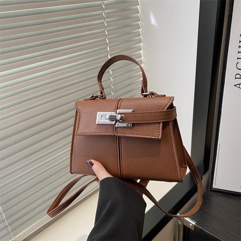 Niche design shoulder bag women's 2025 new simple handbag premium texture messenger bag