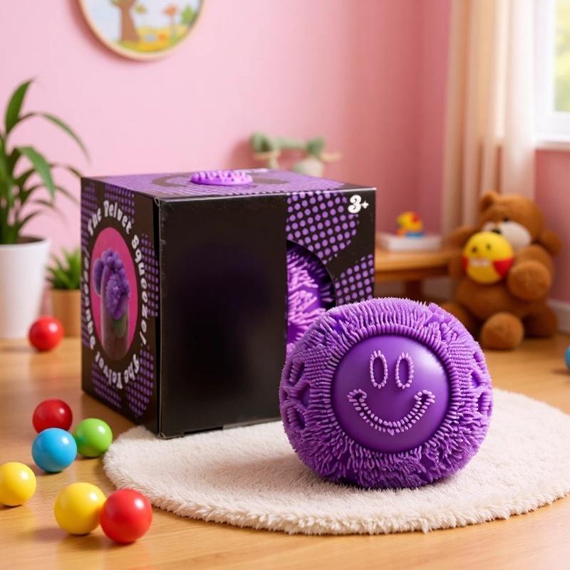 Smiley Gezicht Pluizige Pom Pom Squishy Zacht Knijpspeeltje voor Dagelijkse Stressverlichting