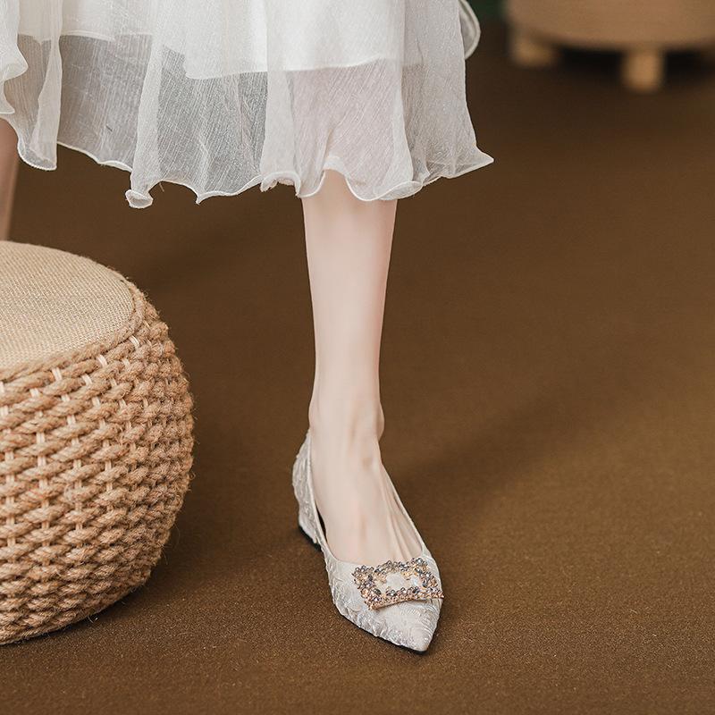 Single shoes women's 2025 new pointed tip with skirt small fragrant style low heel gentle shoes thick heel rhinestone Mary Jane women's shoes