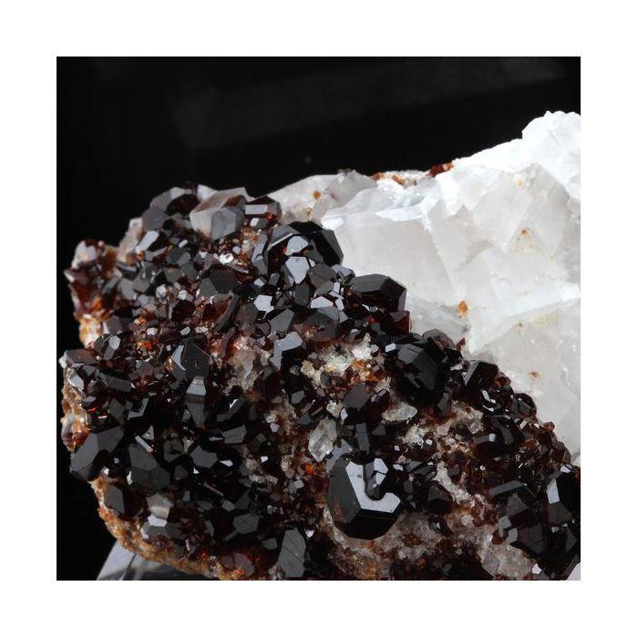 Pierres et Minéraux. Uvite, Magnesite. 685.5 ct. Brumado, Bahia, Brésil.