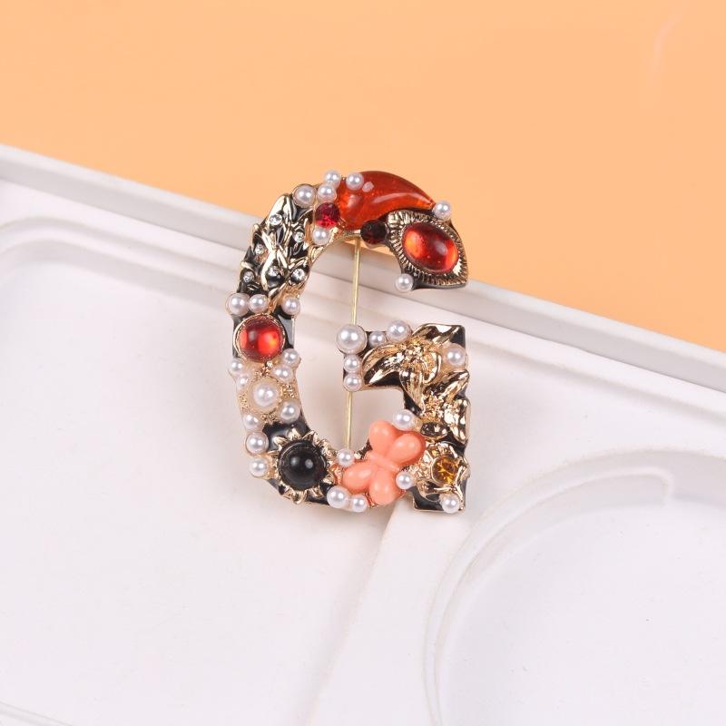 Vintage Rhinestone Pearl Letter Corsage Simple Coat Accessories Brooch Pin