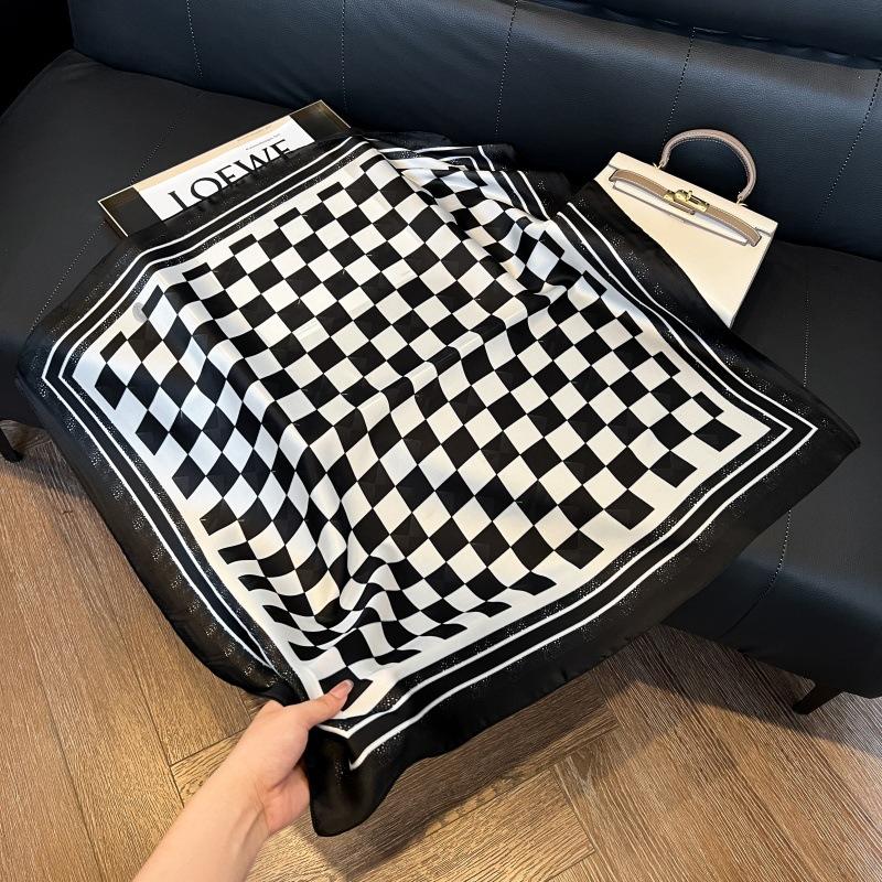 New silk scarf women's fashion versatile high-end small square scarf Korean version neck protection scarf spring and autumn retro scarf binding bag
