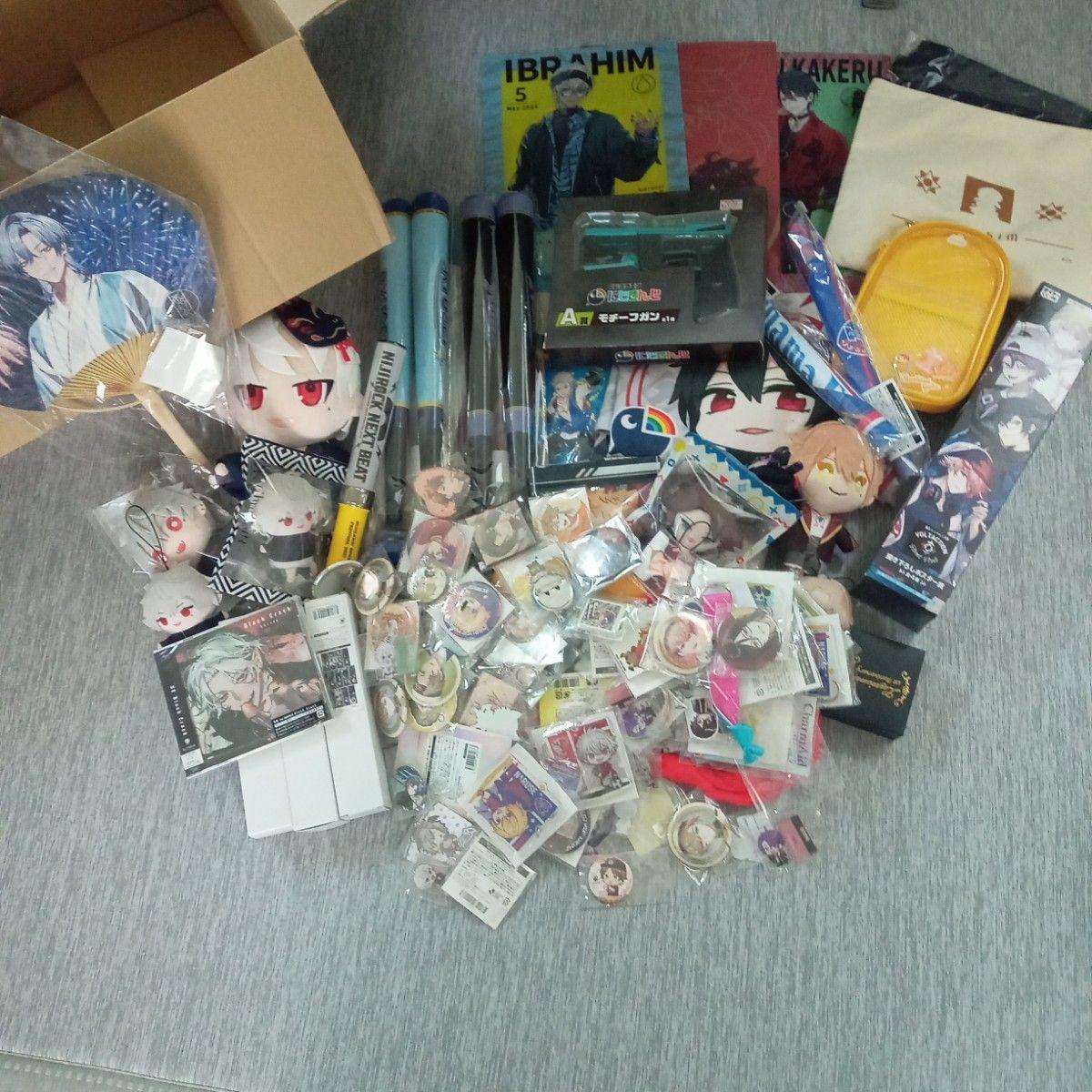 Used Nijisanji Male VTuber Goods, Bulk Sale, Stuffed Toys, Can Badges, etc. 120 Sizes