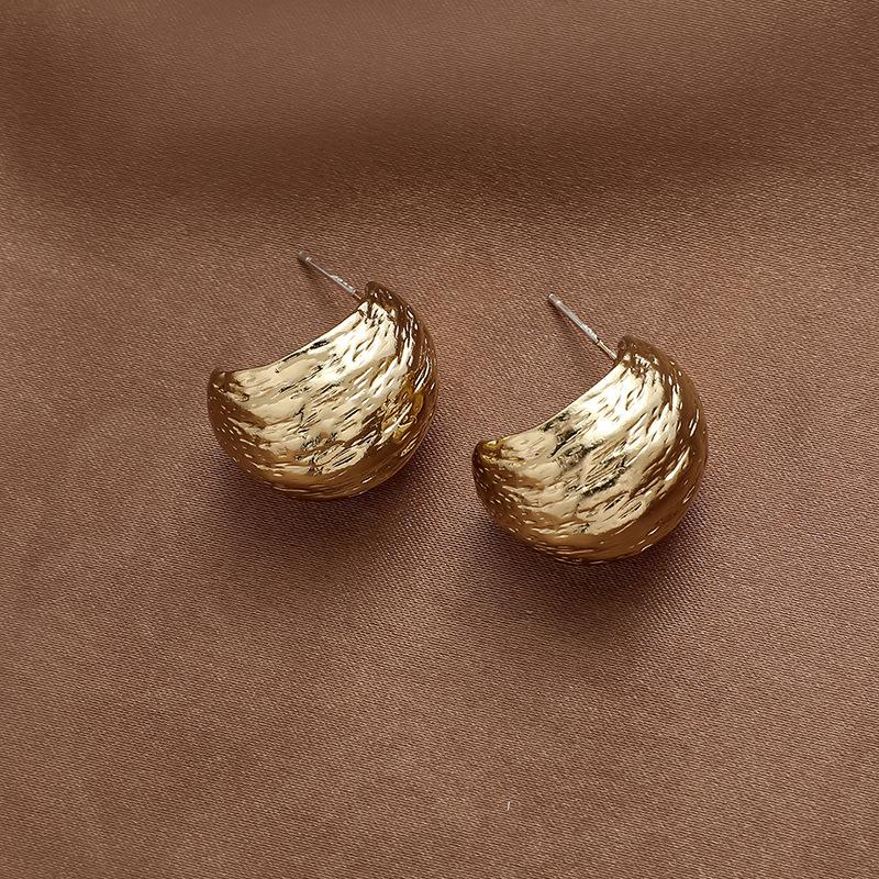 Silver needle metal sense geometric C-shaped fold beanie stud earrings fashion temperament Internet celebrity earrings