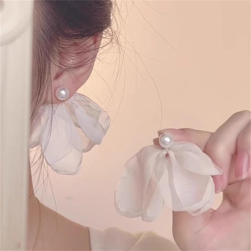 Серьги с жемчугом и шелковыми цветами Весна-Лето - Элегантные и Уникальные Женские Высококлассные Серьги белый