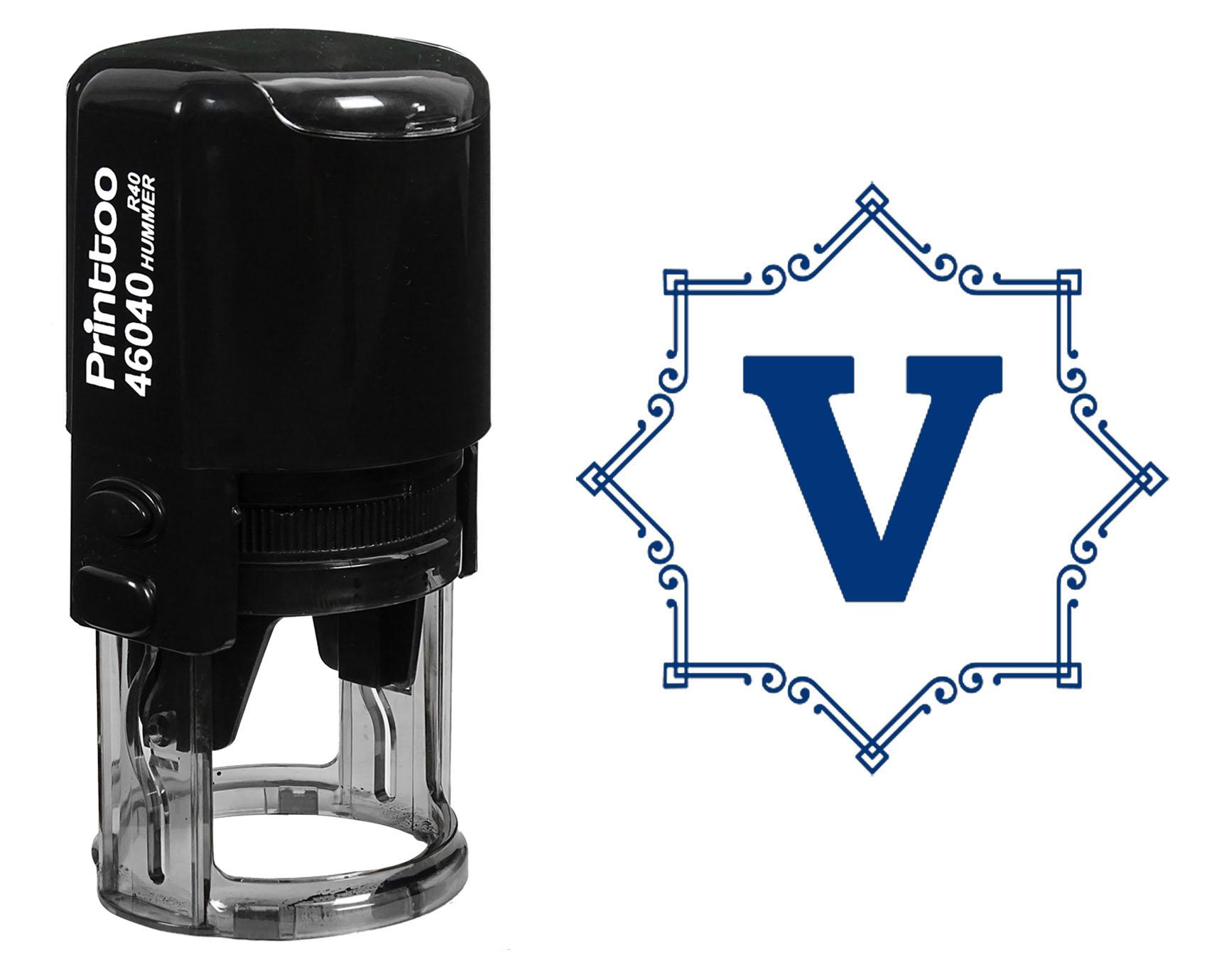 

Printtoo V алфавіт, монограма, початковий восьмикутник, кельтська завихрена рамка R-40, канцелярська канцелярська гума, яка автоматично наноситься чорнилом 30 mm Diameter (Approx) синій