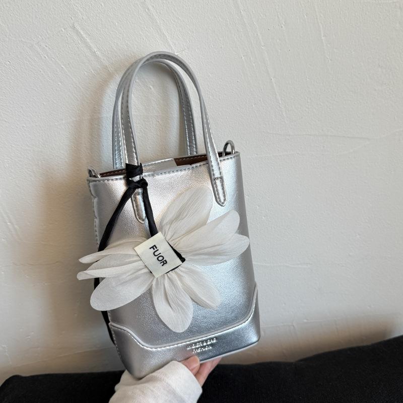 

2025 summer new fashionable high-value portable vegetable basket children s shoulder messenger bag trendy foreign style bucket bag women серебряный