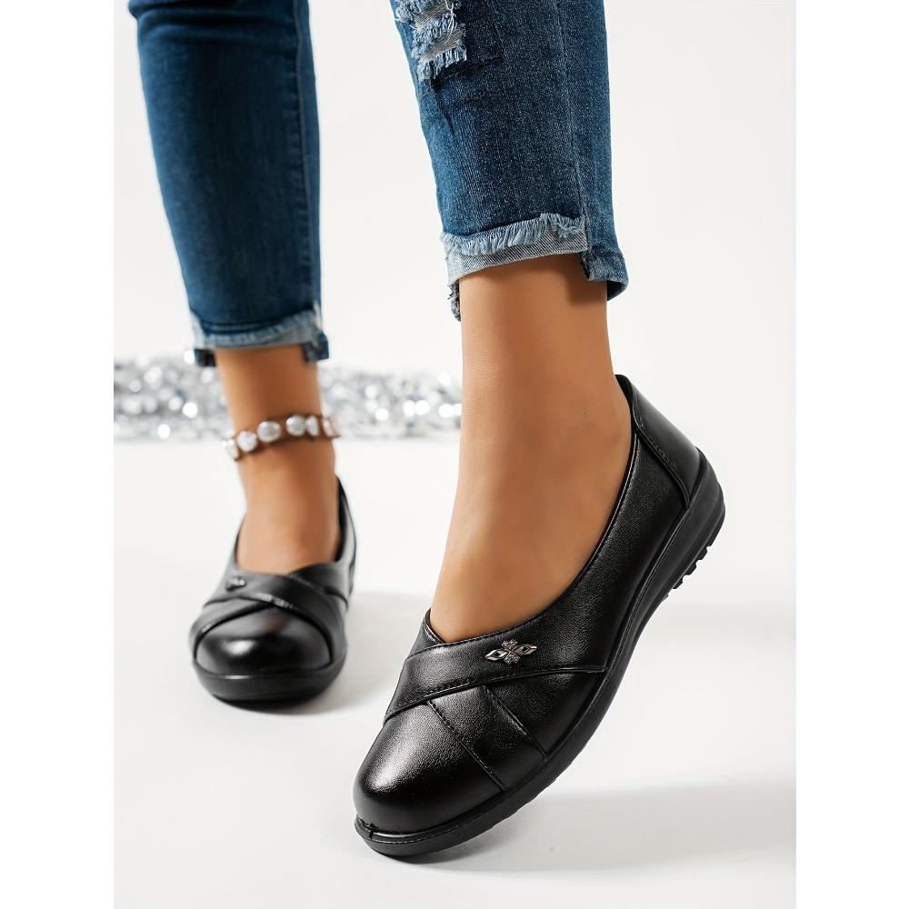 Large Size Popular Minimalist Metal Badge Decoration, Lightweight, Comfortable, Fashionable and Versatile Women's Flat Loafers