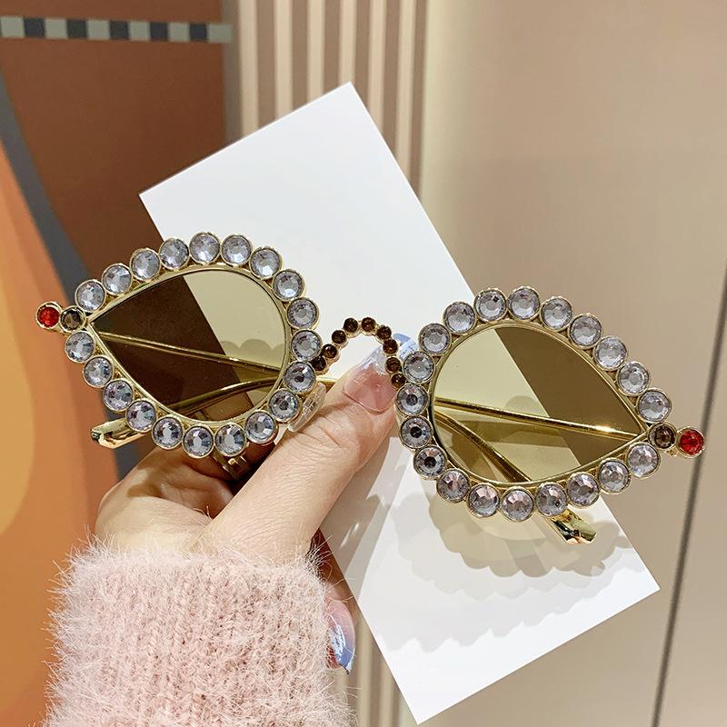 

Full Rhinestone Cat Eye Sunglasses Vintage Exquisite Inlaid Luxury Light Luxury Sunshade Sunglasses 81064 шампанського
