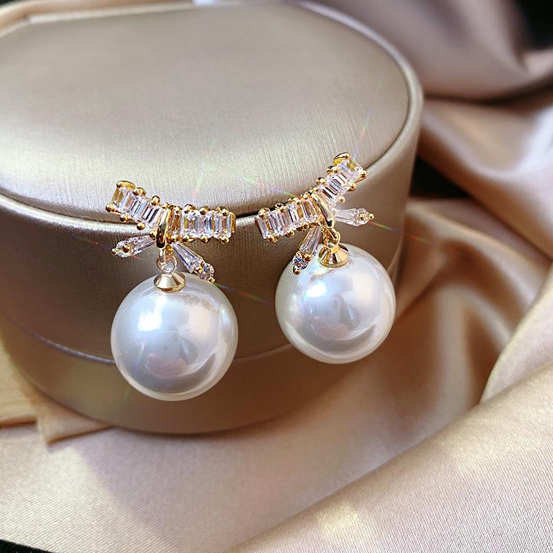 Zircon pearl simple earrings simple versatile retro Internet celebrity earrings fashion design earrings