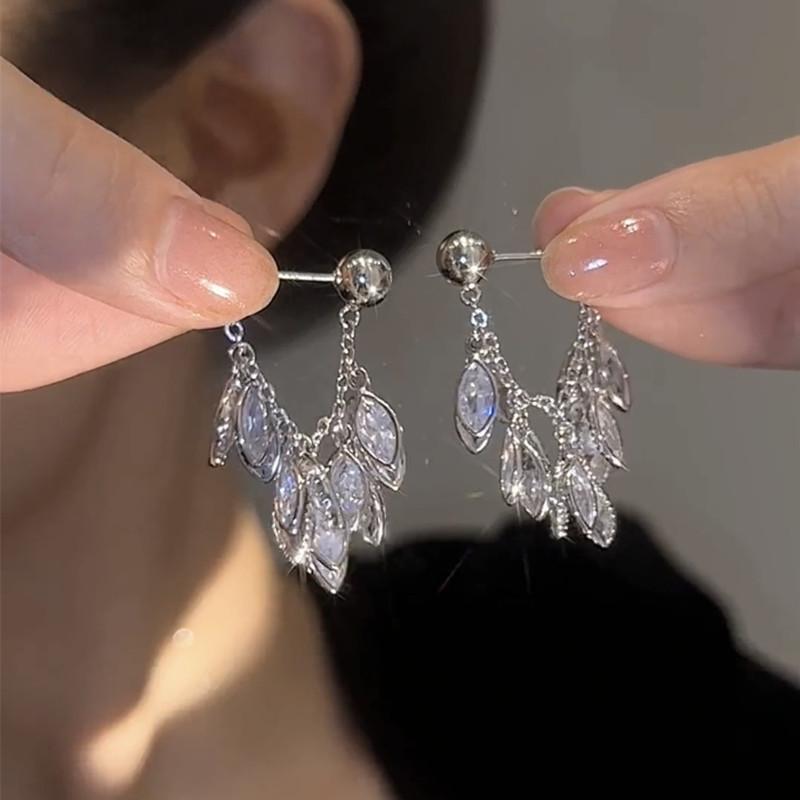 Butterfly wings, a pair of earrings, super flash temperament light luxury stud earrings, personalized Internet celebrity earrings of the same style