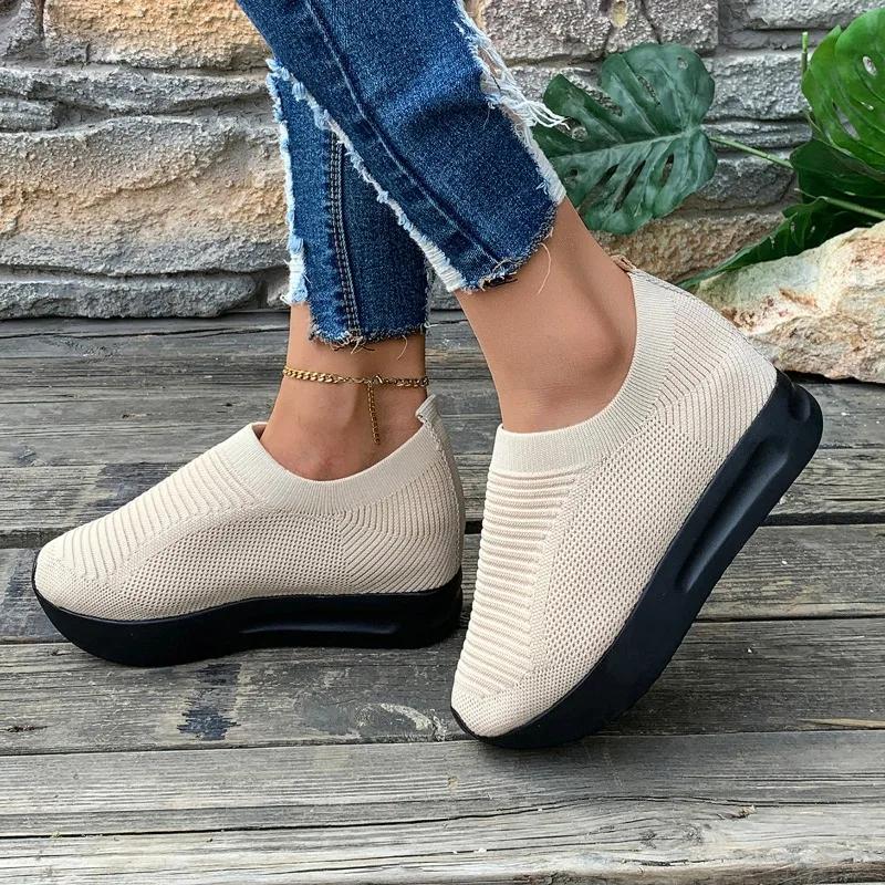 

Модная женская обувь 2025 Горячая распродажа Слипоны Женские вулканизированные туфли Модные с круглым носком Повседневные Новые Сетчатые Большого размера Толстая подошва Одинарные туфли 42 бежевый