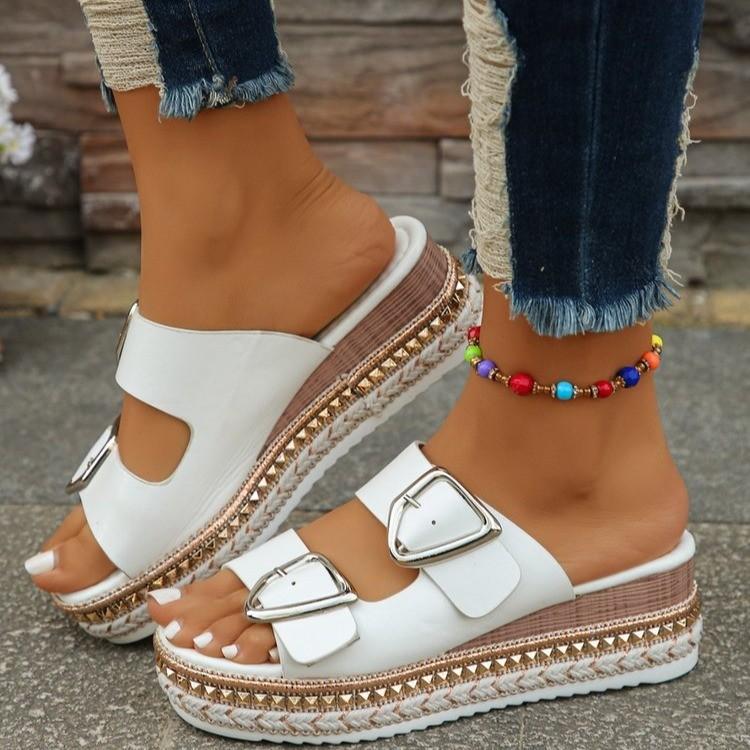 

Новые однотонные женские шлепанцы на толстой подошве с круглым носком и ремешком-пряжкой в виде слова 40 белый