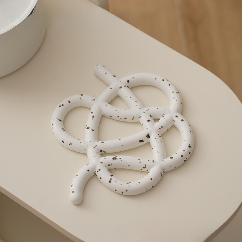 

Creative Ceramic Heat Insulation Table Mat Kitchen Resistant Hot Plate Pad Decorative Bowl Pad Hot Pot Pad L