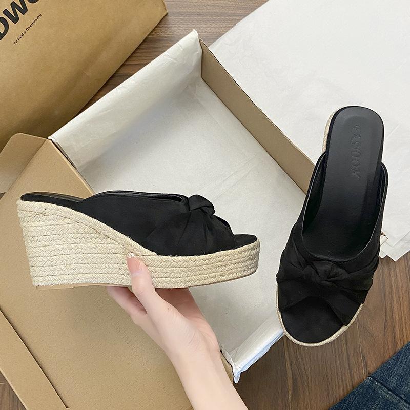Medieval straw wedge heel shoes heightened platform slippers women's summer wear high heels cool slippers 2025 new beautiful sandals