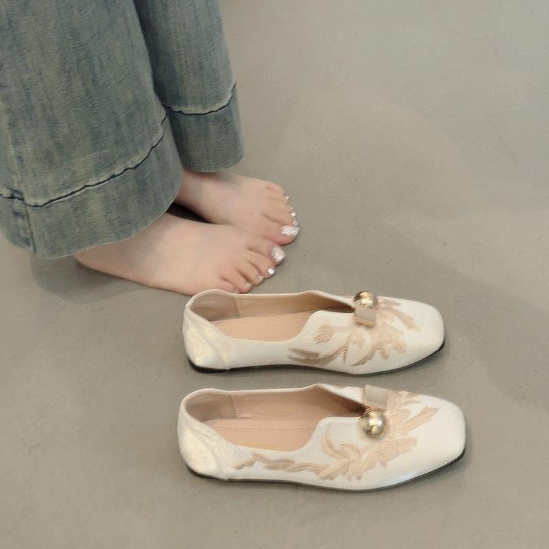 Retro spring new low-heeled women's shoes versatile square head single shoes women's Doudou shoes flat bottom