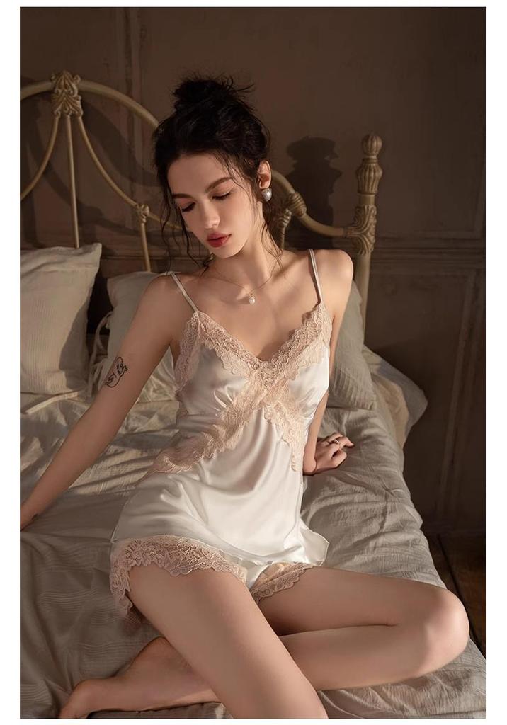 Set Pigiama da Donna in Seta di Ghiaccio 2024: Sexy Due Pezzi Camicia da Notte in Pizzo con Reggiseno Integrato & Pantaloncini - Tendenza Virale di Internet