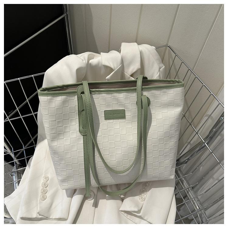 Large capacity casual PU shoulder bag 2025 new fashion pendant commuter bag simple tote bag