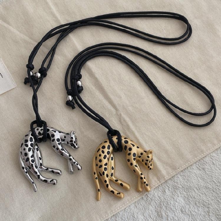 Stylish Clavicle Necklace With Vintage Leopard Pendant In Electroplated Finish For Enhancing Personalize Styles