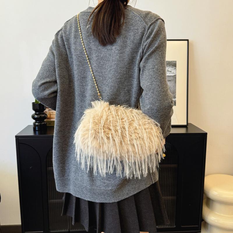 2025 Autumn and Winter New Plush Clutch Bag Women's Versatile Plush Chain Bag Versatile Shoulder Bag Sweet Messenger Bag