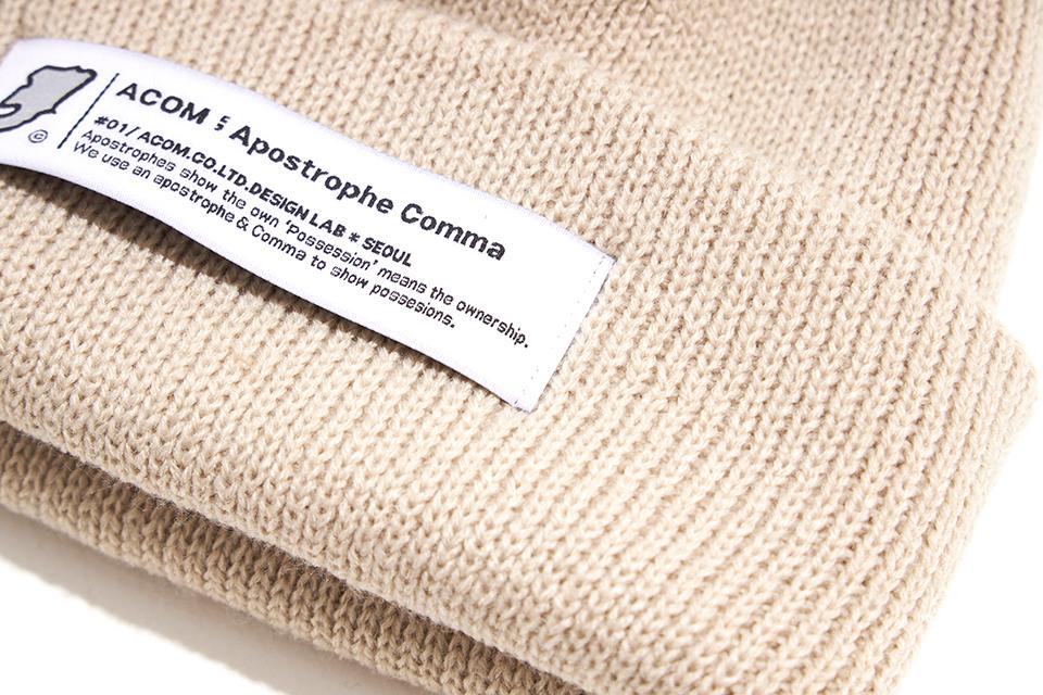 APOSTROPHE COMMA Main Label Short Beanie (Beige)