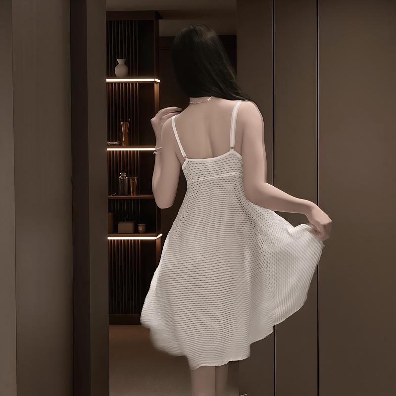 Sexy Unterwäsche, süße gepunktete Pyjamas, schlanke und dünne Träger, hochwertige Nachthemden, rein weibliches Verlangen ist frei von Versuchung