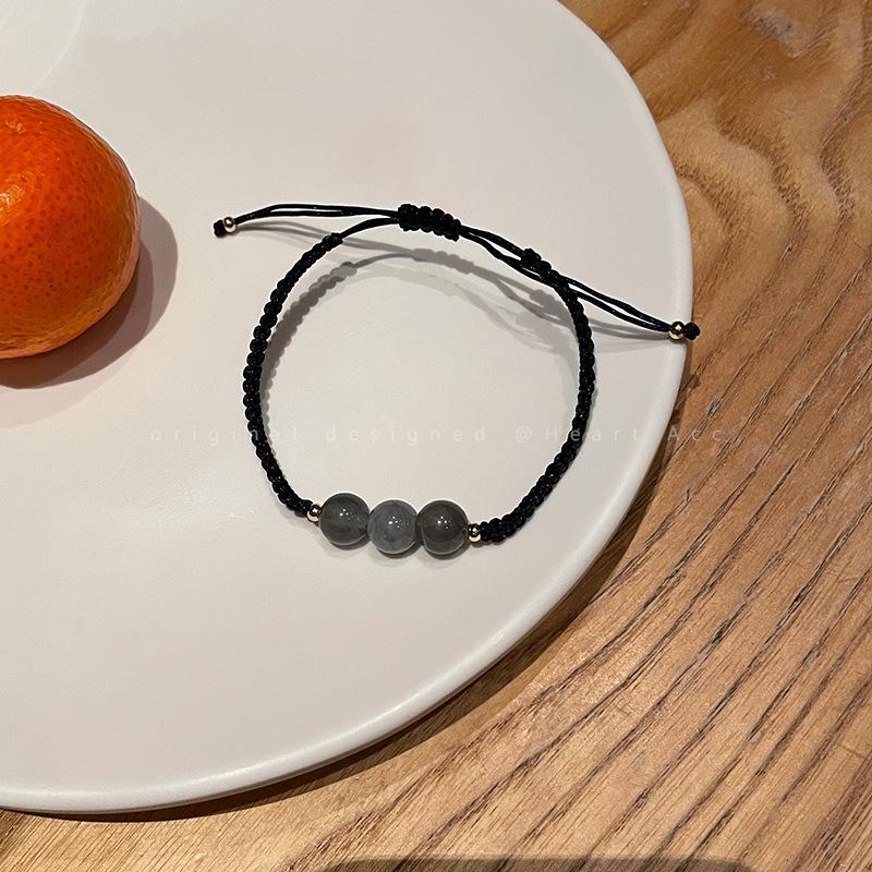 

Браслет из плетеной веревки с красным агатом и кошачьим глазом - элегантный нишевый дизайн для женщин