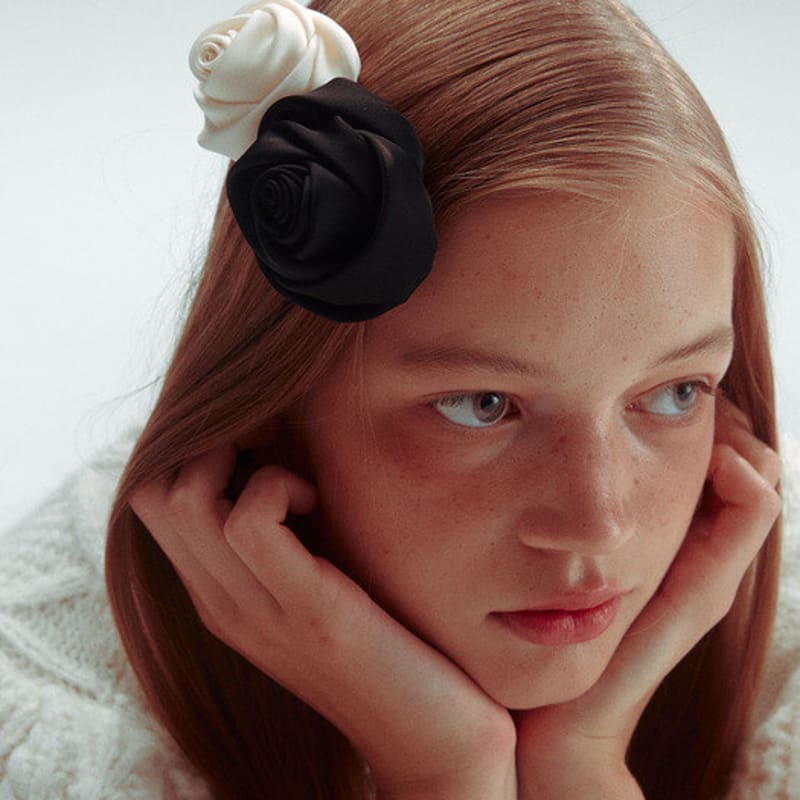 

Elizabeth Moments Double Rose Satin Hair Pin ONE