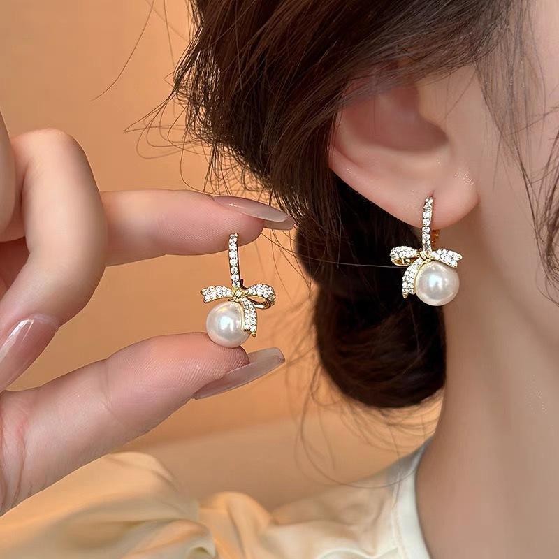 Bow slightly inlaid zircon ear buckle exquisite small pearl earrings light luxury high sense sweet temperament versatile earrings