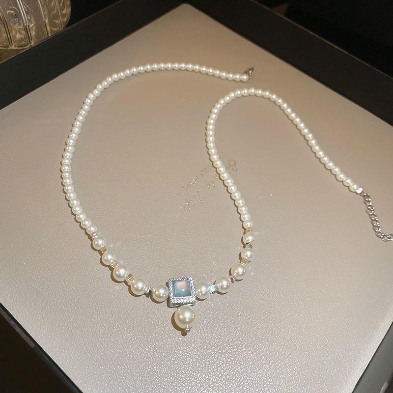 Dopamine Pearl Necklace: Retro Court Style Versatile Clavicle Chain for Women