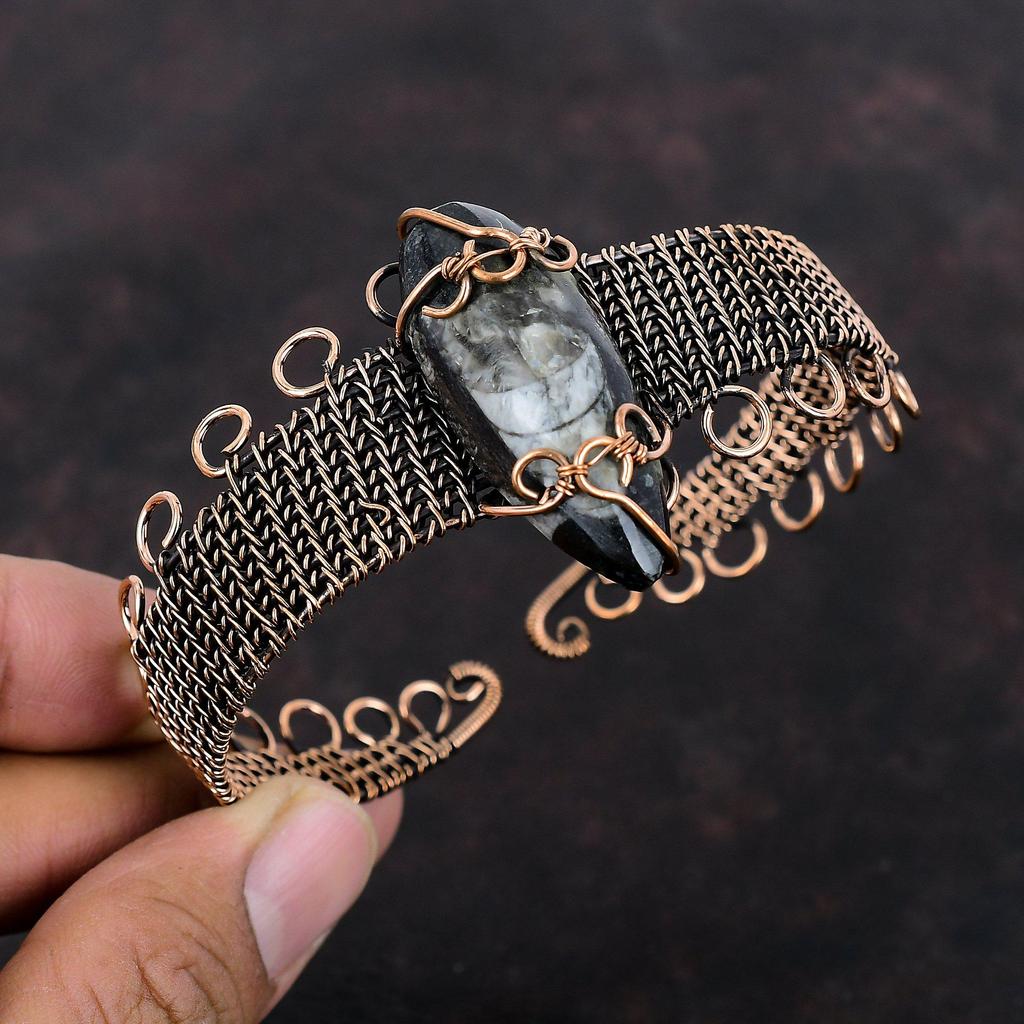 Orthoceras Fossil Kupferarmreif Kupferdraht-gewickeltes Armband Edelsteinschmuck Handgefertigt Verstellbarer Armreif Kupferschmuck Geschenk für Frauen