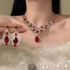 Серьги и Колье с Красными Бриллиантами в Форме Капли Воды – Элегантный, Универсальный Набор Украшений для Женщин