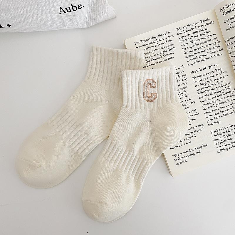 

Женские осенние спортивные носки до середины икры, влагоотводящие, с модной вышивкой, бесшовные, из тонкого хлопка для весны и осени. One Size