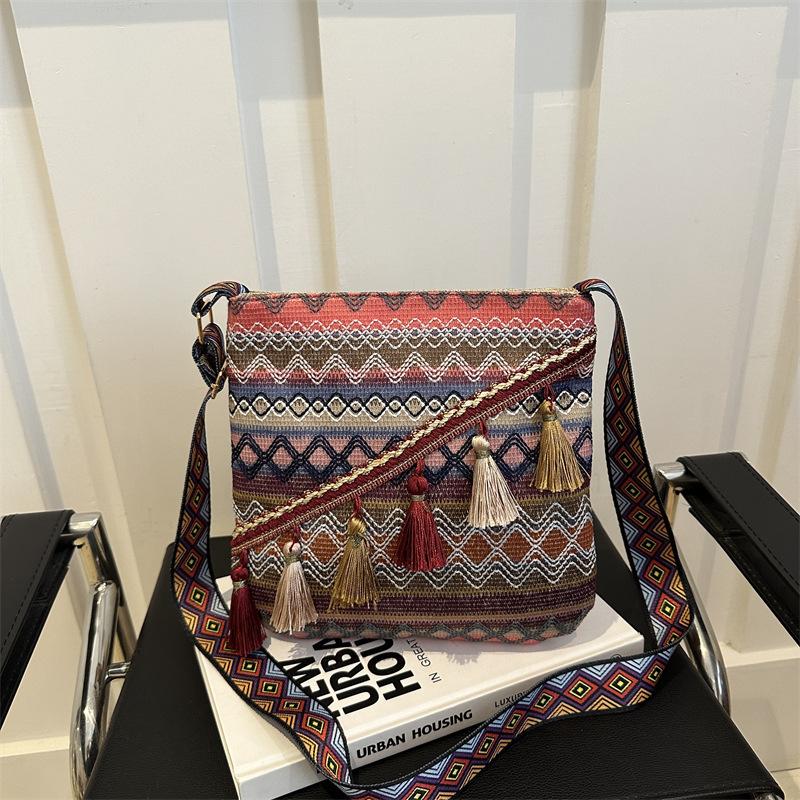 Etnická crossbody kabelka, módní lehká luxusní velkokapacitní střapcová taška přes jedno rameno, dámská malá čtvercová taška