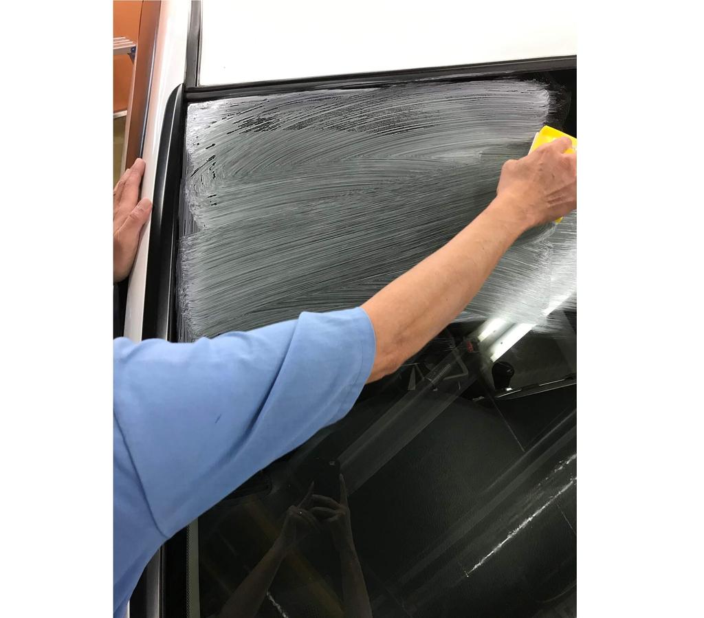 3M Glass Glass 750ml Removes Oil Water and Minute Scratches Compound, Polish-L, (38055), Film, Stains,